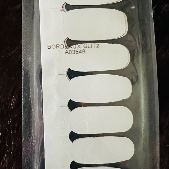 Colorstreet Bordeaux Glitz RETIRED - Picture 3 of 3